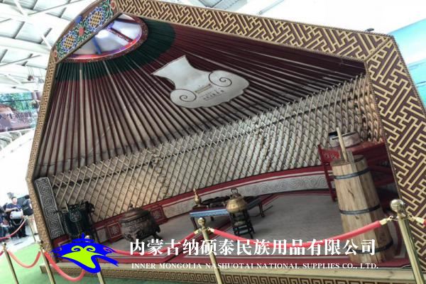 實(shí)木蒙古包內(nèi)飾